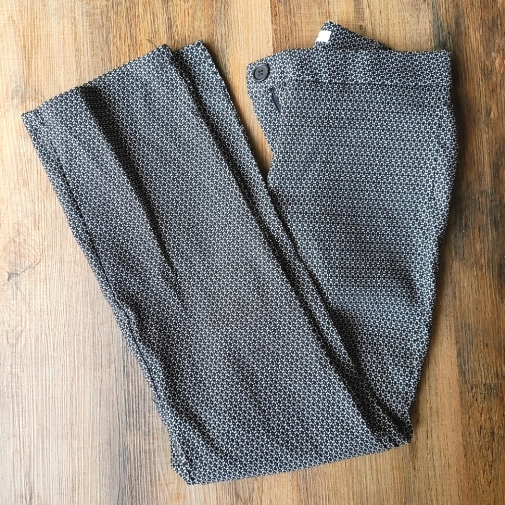 Professional Max Studio Women's Black and White Patterned Pants